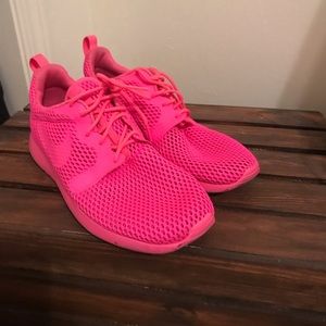 Hot pink Nike Free’s